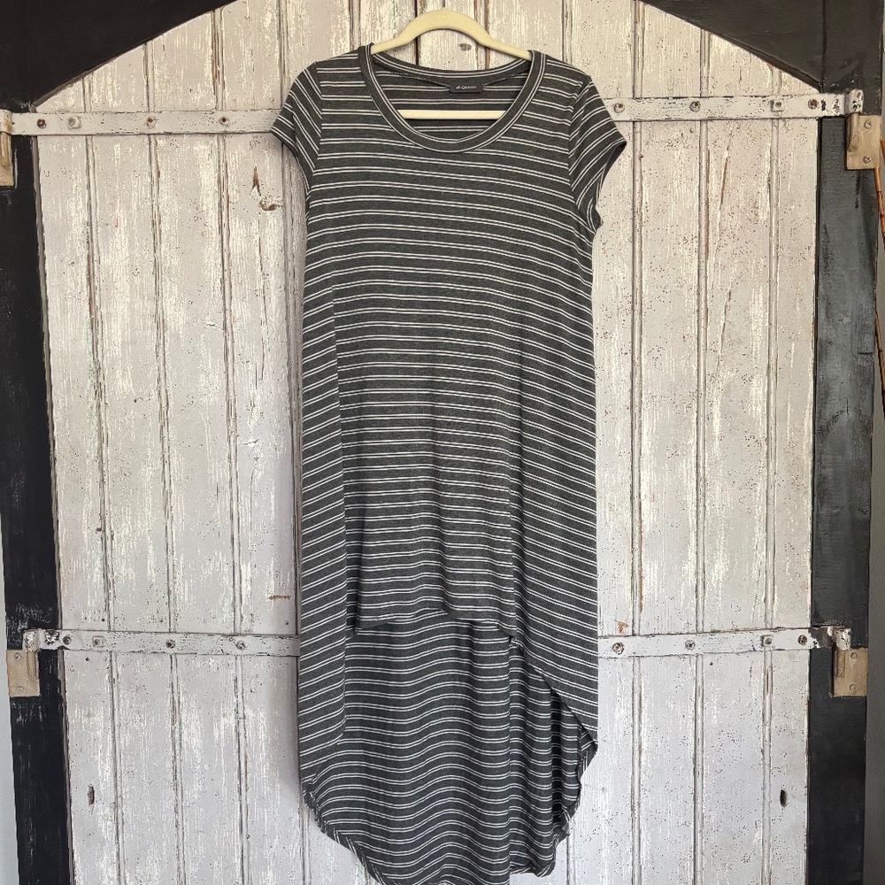 Chic Grey & White Striped Hi-Low T-Shirt Dress – Size S